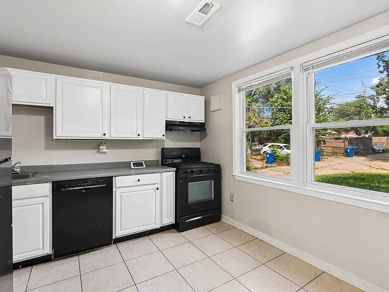 2801 Hinsdale Dr — Photo 13
