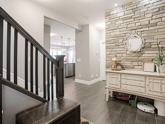 3rd image of 424 N Dixon Rd