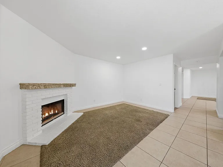 348 Faulkner Ct — Photo 10