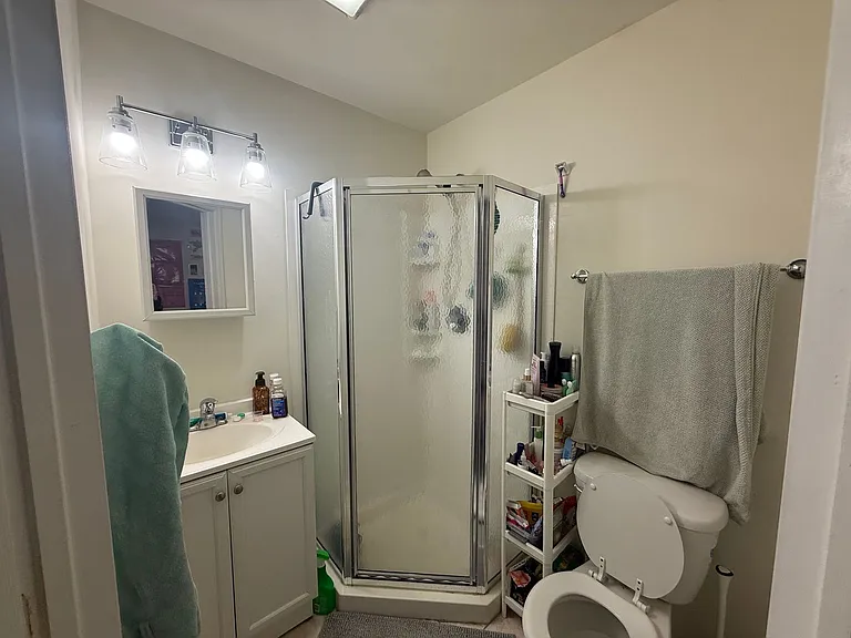 Newly Renovated Temple Apartment — Photo 19