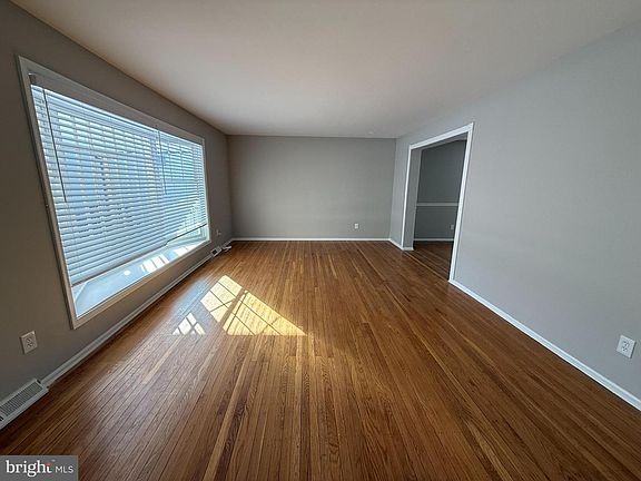 3rd image of 745 Windsor Pl