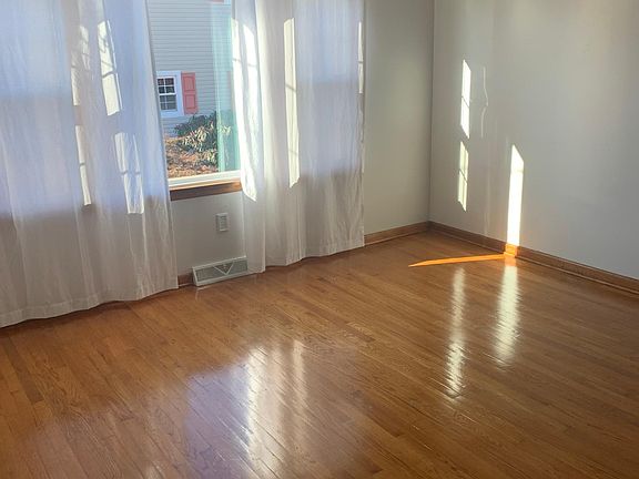 2nd image of 541 1/2 4th Ave