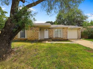 7008 Greenview Cir N, Fort Worth, TX 76120