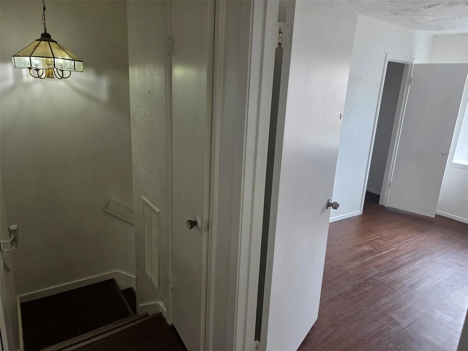 2 bed, 1.5 bath, 1156 sqft, $1,299 — Photo 3
