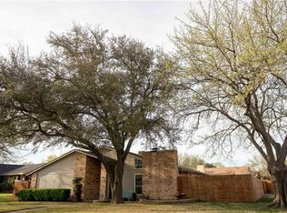 9900 Farmington Dr, Benbrook, TX 76126