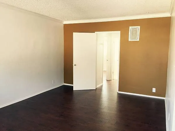 4901 Laurel Canyon Blvd #2R — Photo 9