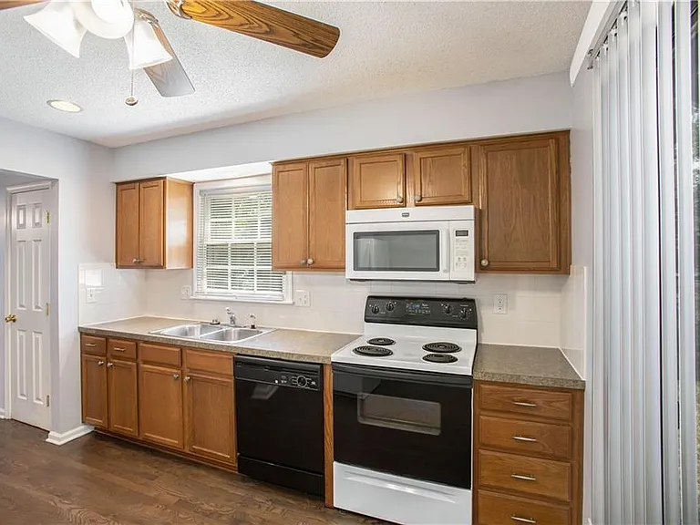 12820 S Blackfoot Dr — Photo 10