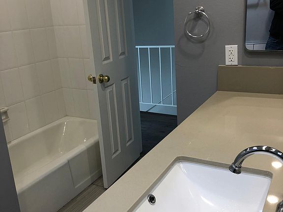 5th image of 1410 S Bentley Ave APT 204