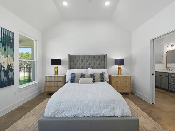 104 Cardinal Dr, Granbury, TX 76049