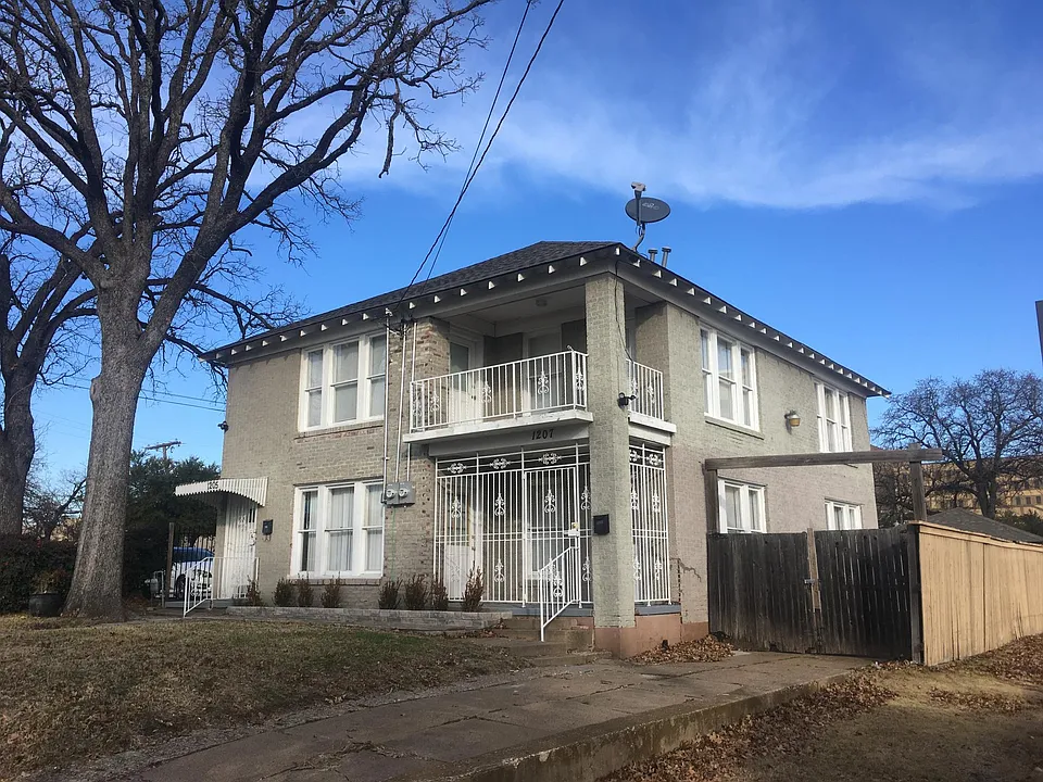 1205 N Madison Ave