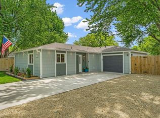2421 Brook Ln, Manhattan, KS 66502