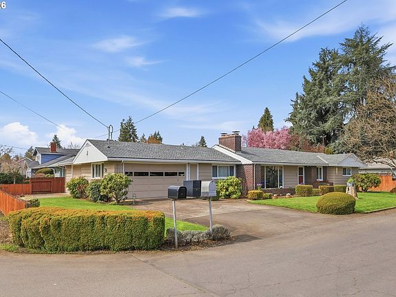 3rd image of 1420 Evergreen Dr