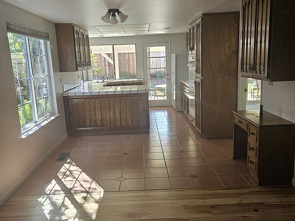 5th image of 954 Marlinton Ct