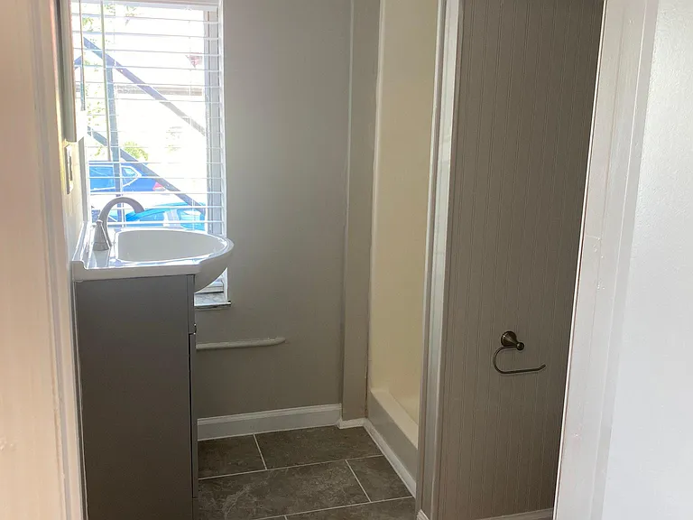 1434 6th Ave #5 — Photo 7