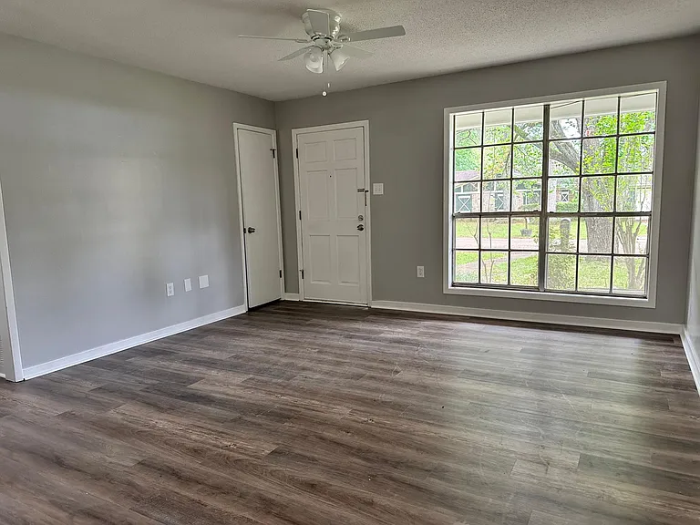 320 Turcotte St — Photo 2