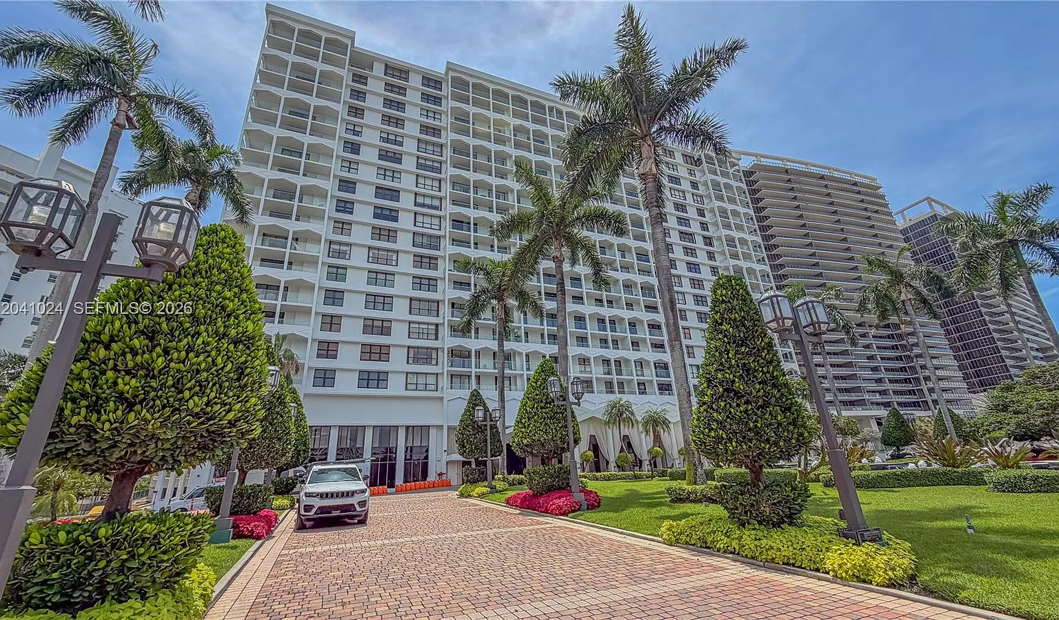 Balmoral Condo — Photo 2
