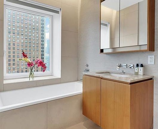 5th image of 555 W 59th St APT 22G