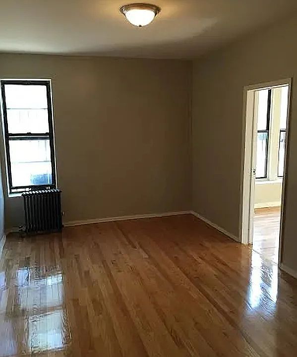 2nd image of 975 Washington Ave APT 2E