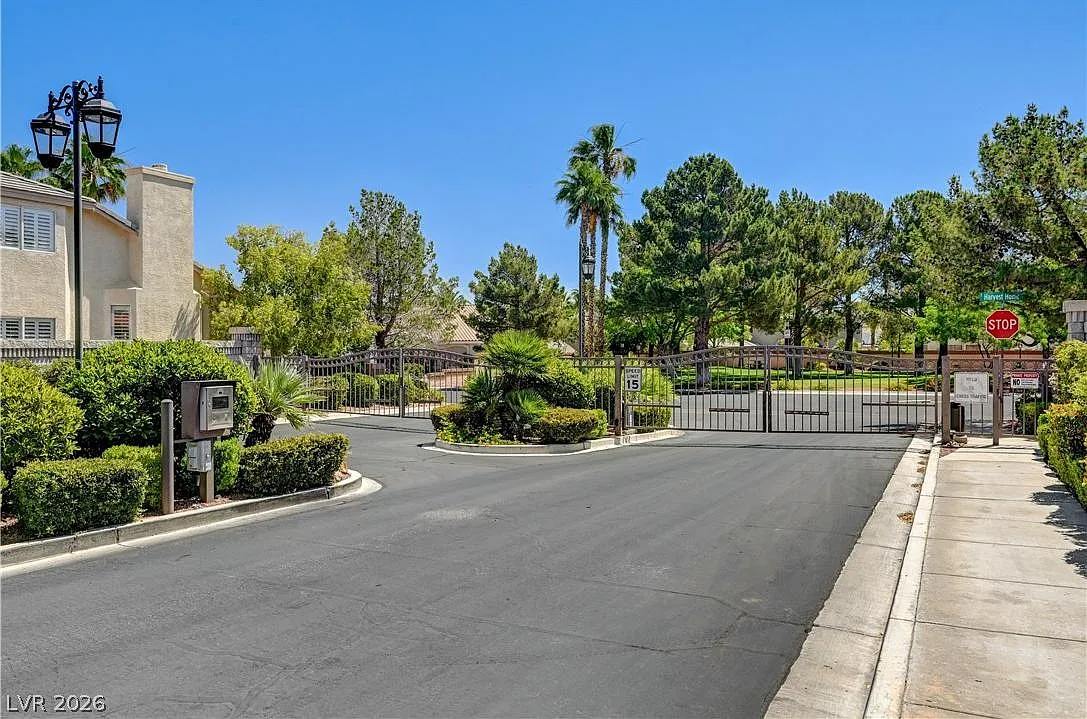 5 bed, 5073 sqft, $5,500 — Photo 3