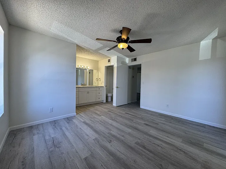 850 S River Dr — Photo 32