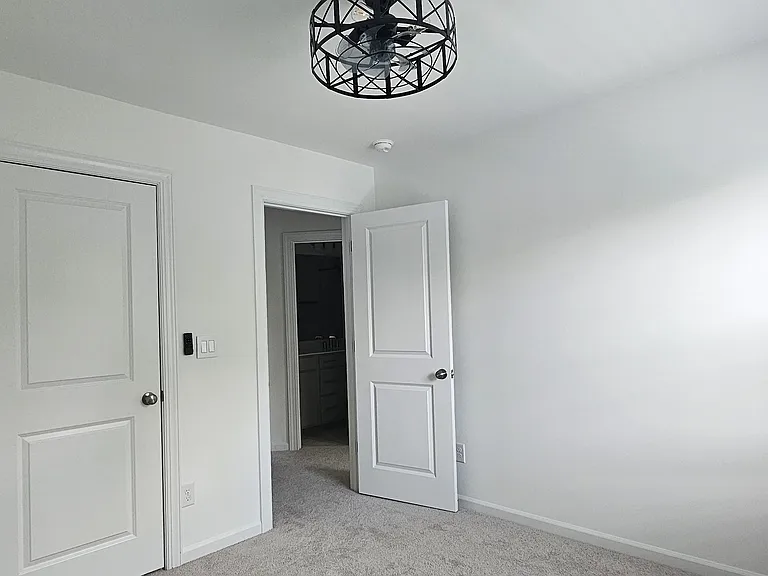 430 Rowe Way — Photo 21