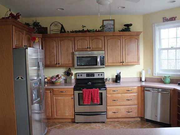 4th image of 274 Bolton Ct