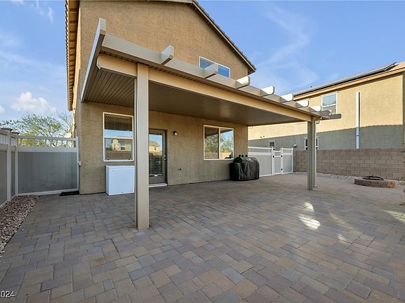4th image of 1092 Water Cove St