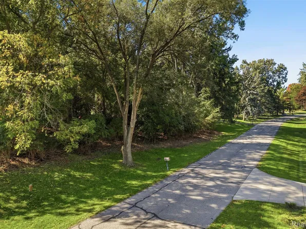 0 Galway Dr, Northville, MI 48167