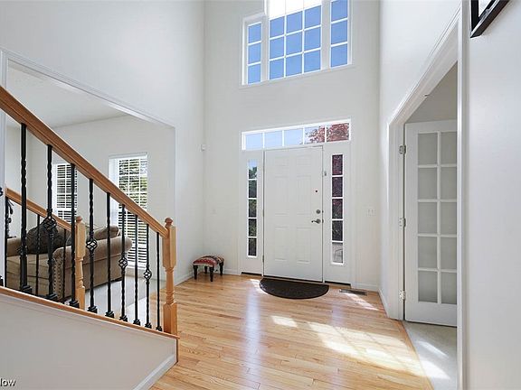 2nd image of 7197 Capilano Dr