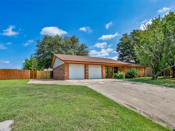 307 Circle St, Lindsay, TX 76250