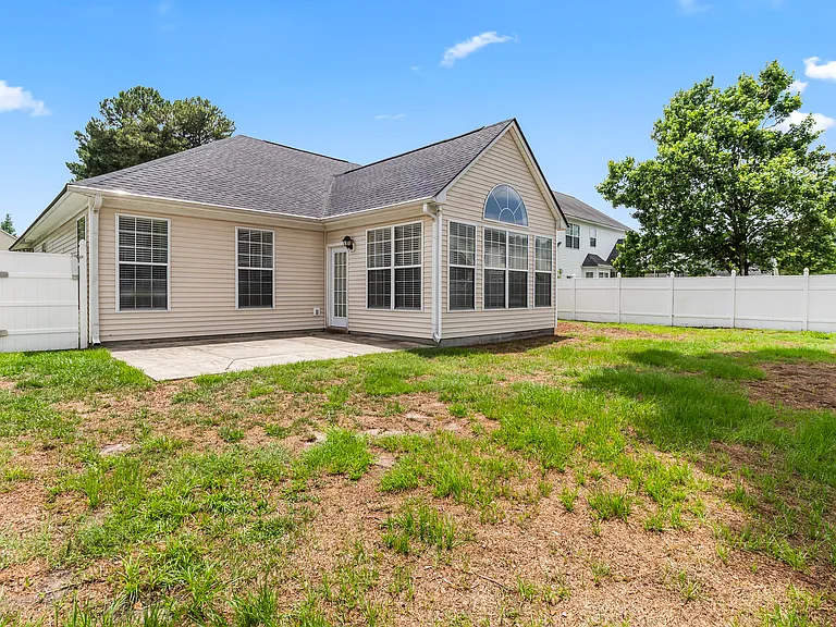 211 Springlake Dr — Photo 27