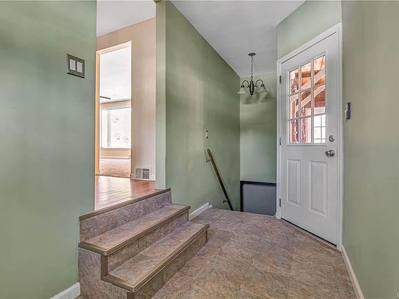 2nd image of 509 Creekside Dr