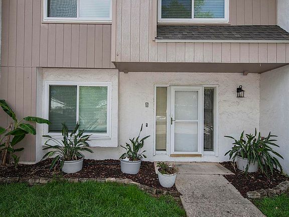 3rd image of 3400 Wimbledon Dr APT 6