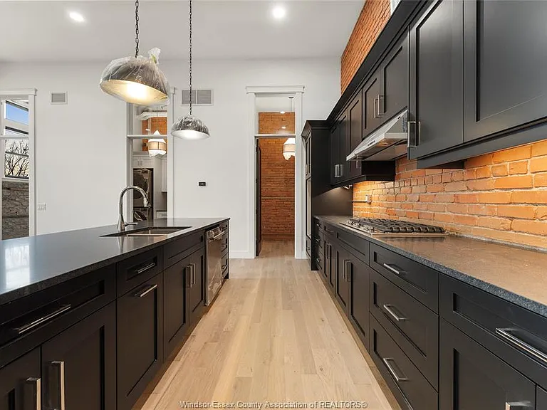 247 Brock St #301 — Photo 8