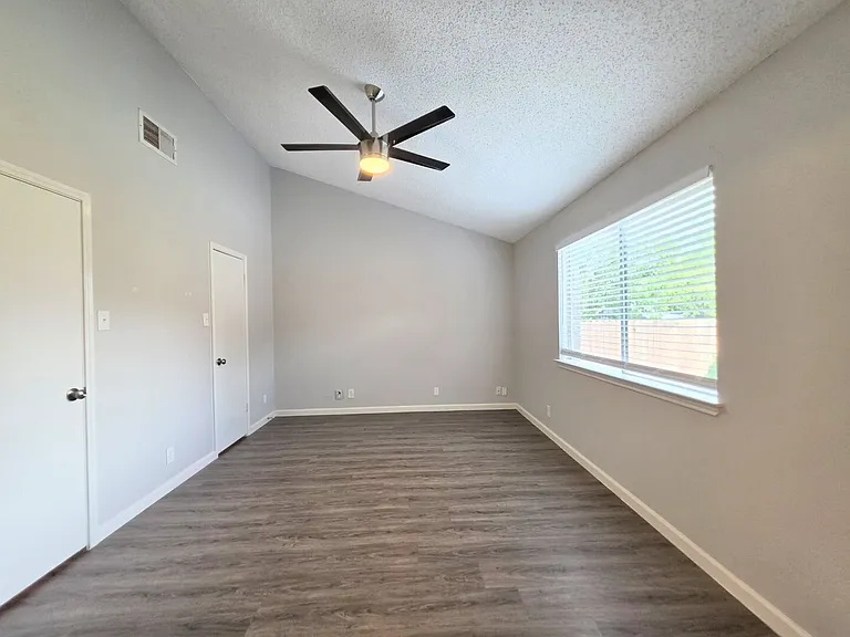 11643 Creston St — Photo 24
