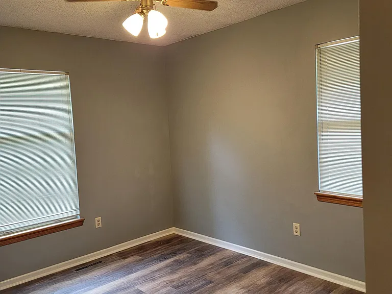 307 SE Greystone Dr — Photo 25