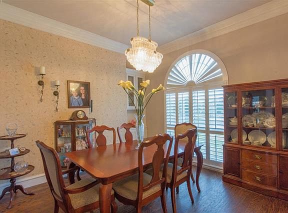 2nd image of 10204 Canary Ln