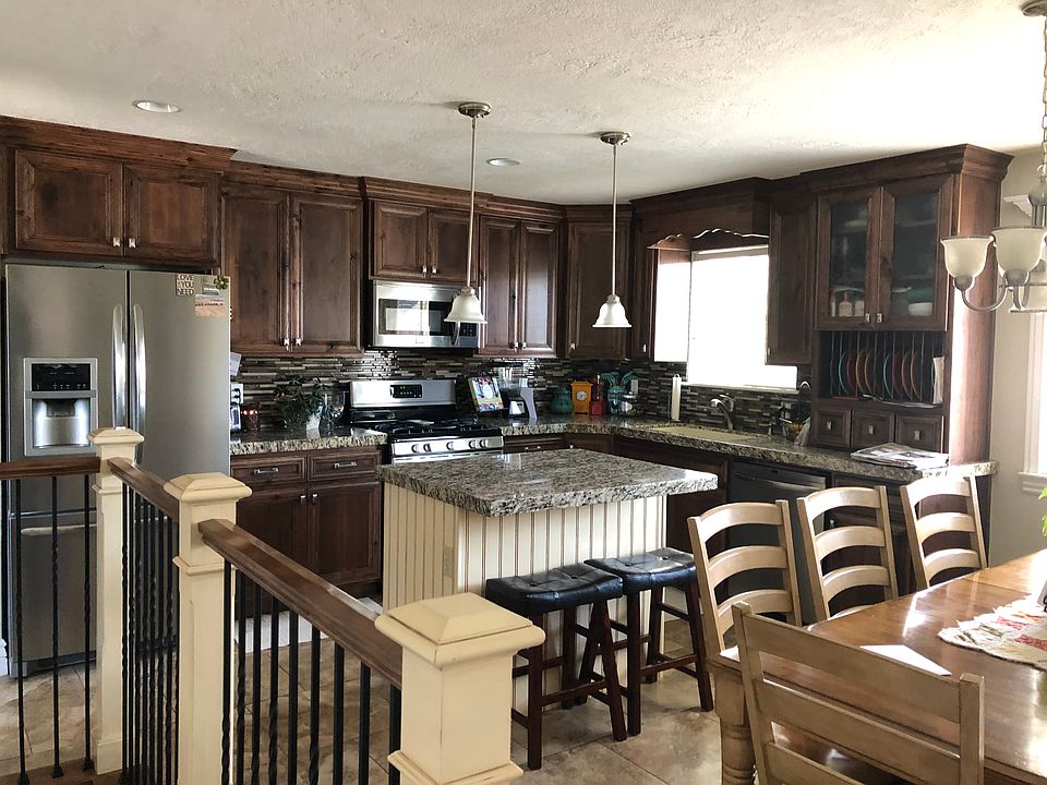 2nd image of 19 W 1150 S