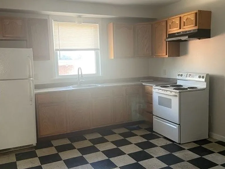 86 Sutton St — Photo 2
