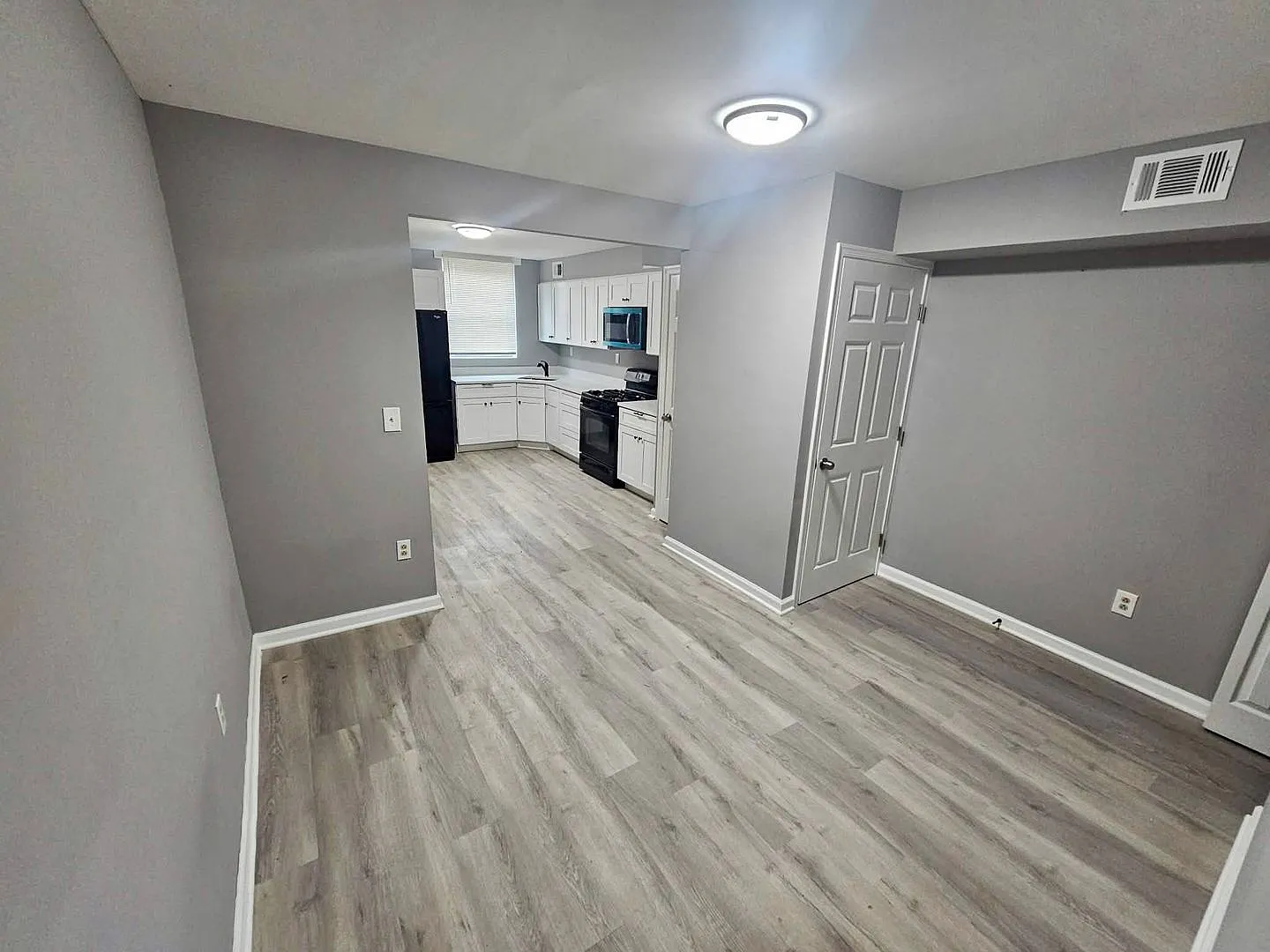 3 Bedroom Townhome in Pigtwon — Photo 4