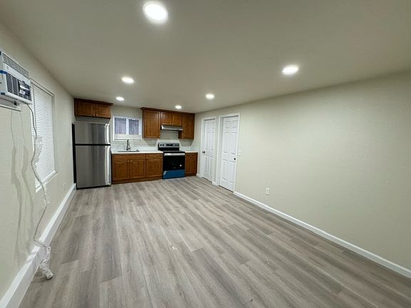 2nd image of 405 Whyte Ave #3