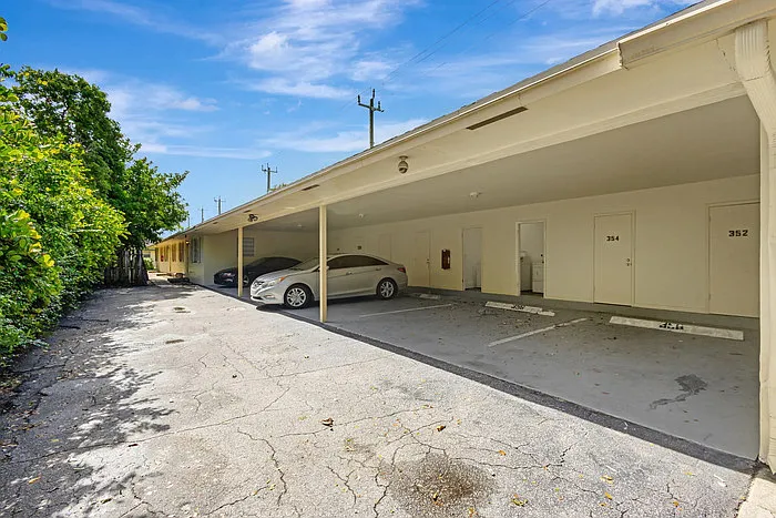 Building Photo - 352 W Pine St #M