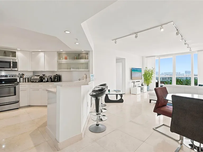 1900 Sunset Harbour Dr #803 — Photo 3