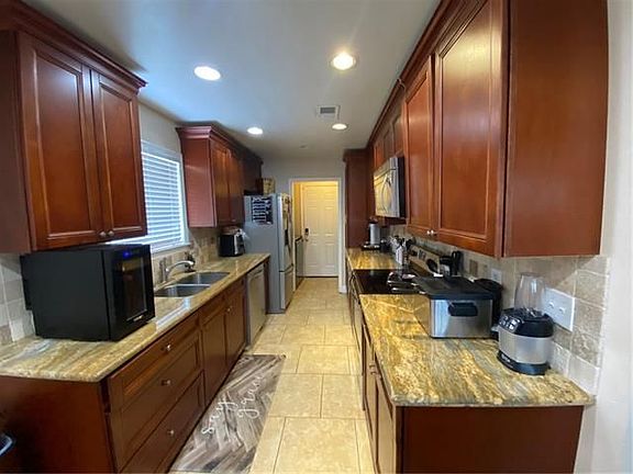 4th image of 430 Aurora Oaks Dr