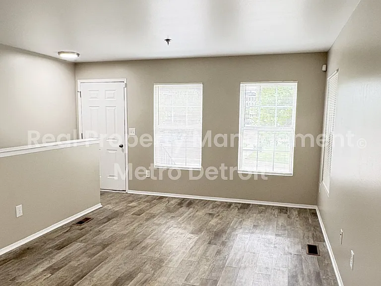15628 Stone Crossing Dr — Photo 2
