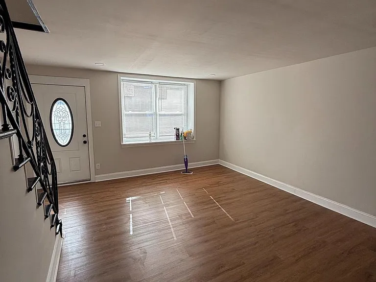 4427 Vista St — Photo 4