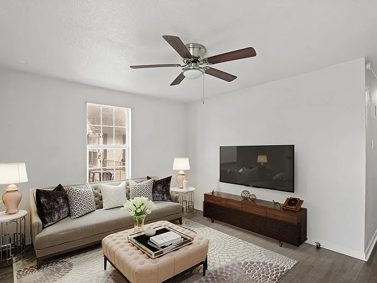 2 bed, 1.0 bath, 700 sqft, $1,300 — Photo 4
