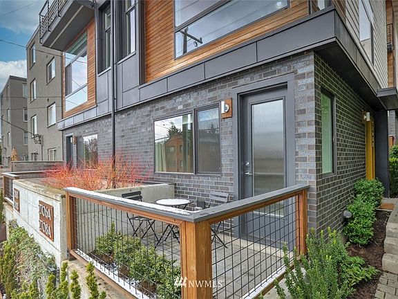 2nd image of 2708A Franklin Ave E