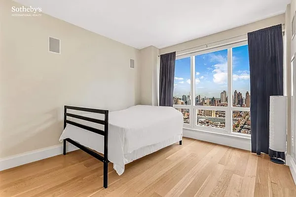 Rented by Sotheby's International Realty | media 13