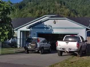 73 Maple Rd, Klamath, CA 95548